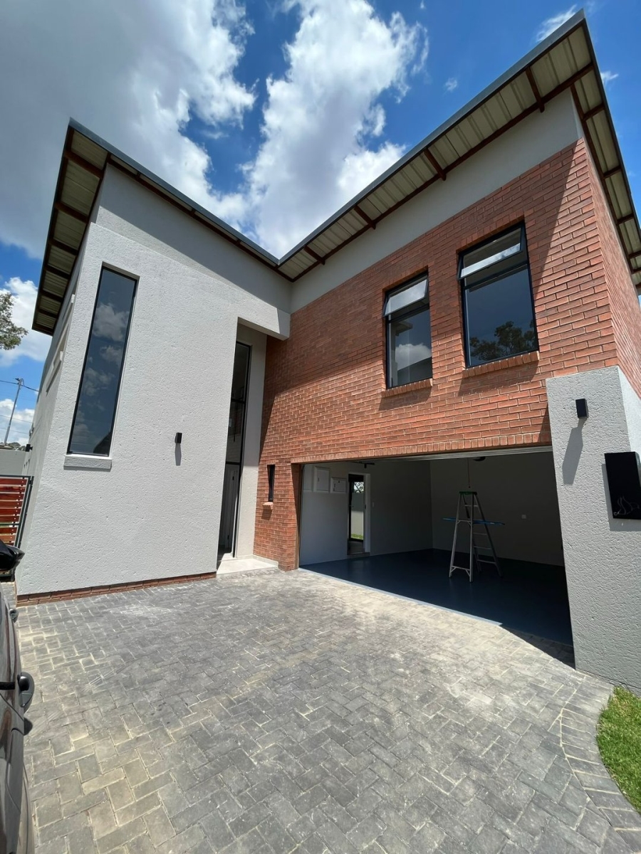 4 Bedroom Property for Sale in Carlswald Estate Gauteng