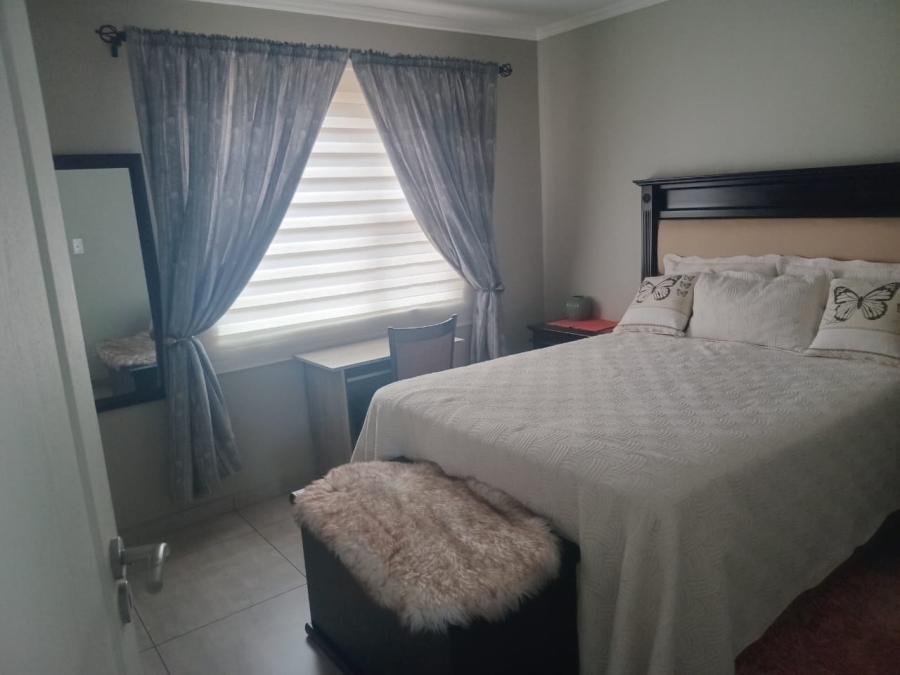  Bedroom Property for Sale in Norton Small Farms Gauteng