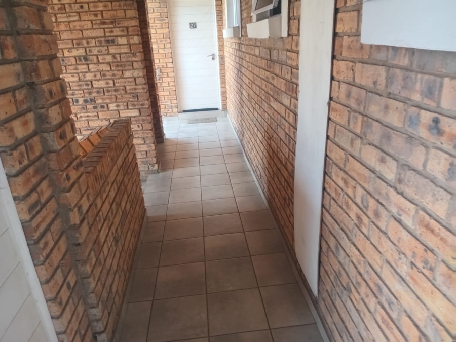  Bedroom Property for Sale in Norton Small Farms Gauteng