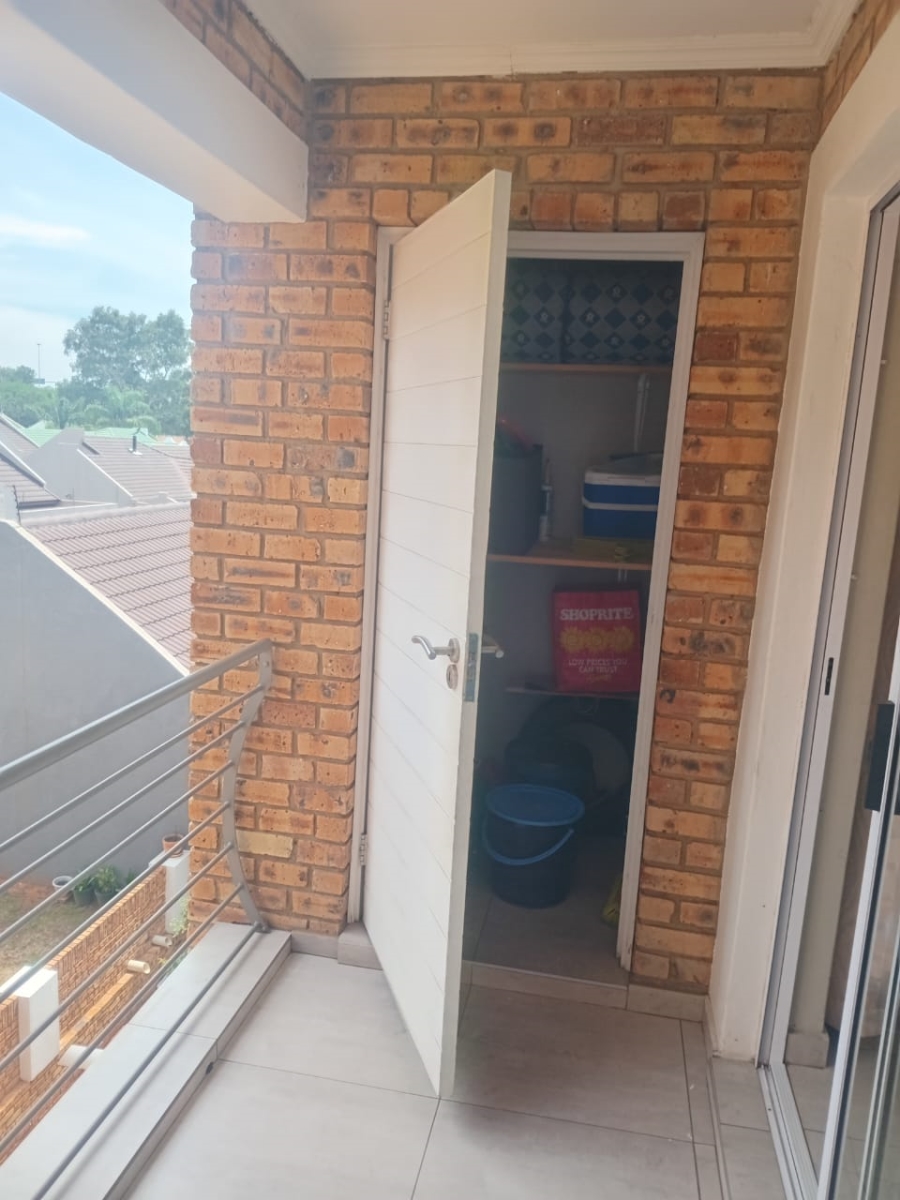  Bedroom Property for Sale in Norton Small Farms Gauteng