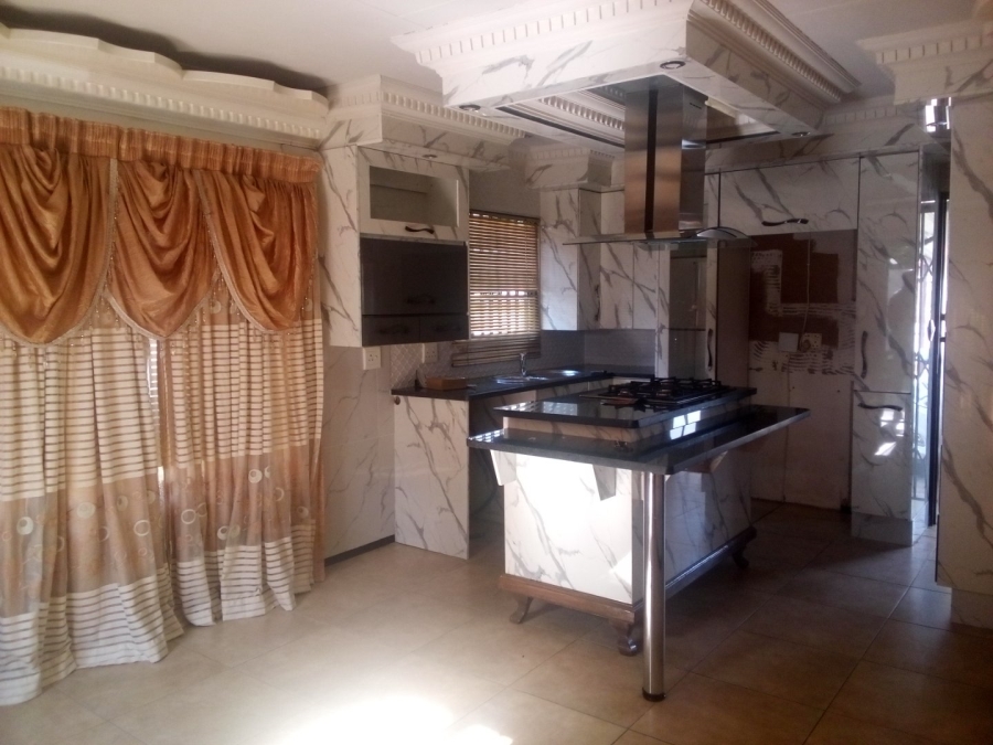 To Let 3 Bedroom Property for Rent in Heatherdale AH Gauteng