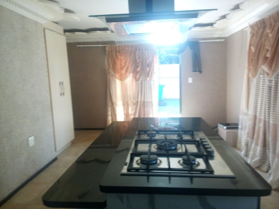 To Let 3 Bedroom Property for Rent in Heatherdale AH Gauteng