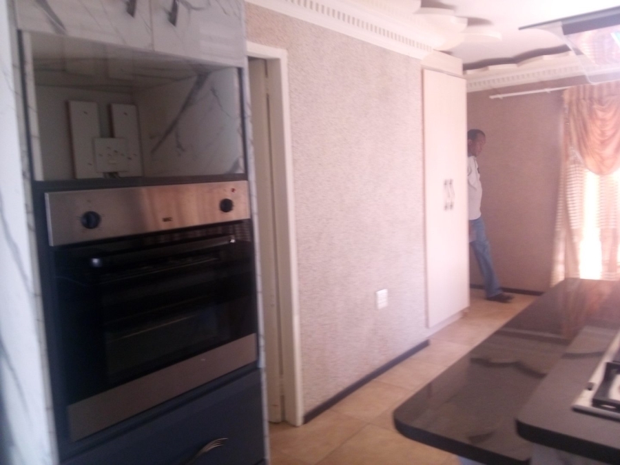 To Let 3 Bedroom Property for Rent in Heatherdale AH Gauteng