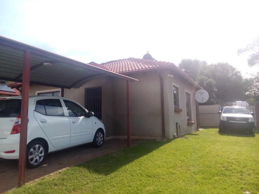 To Let 3 Bedroom Property for Rent in Heatherdale AH Gauteng