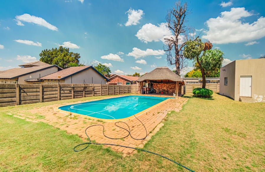 5 Bedroom Property for Sale in Eastleigh Gauteng