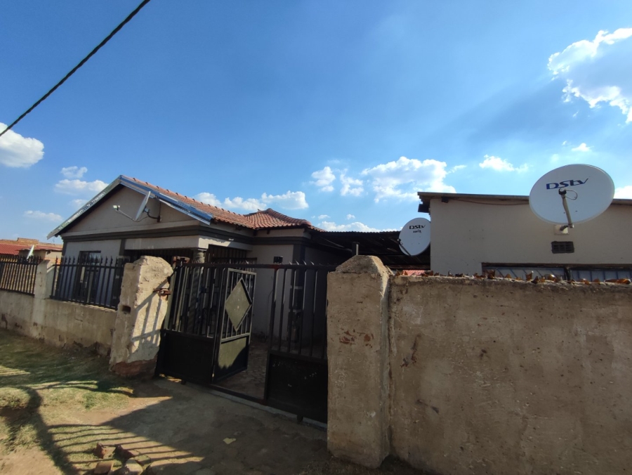  Bedroom Property for Sale in Langaville Gauteng