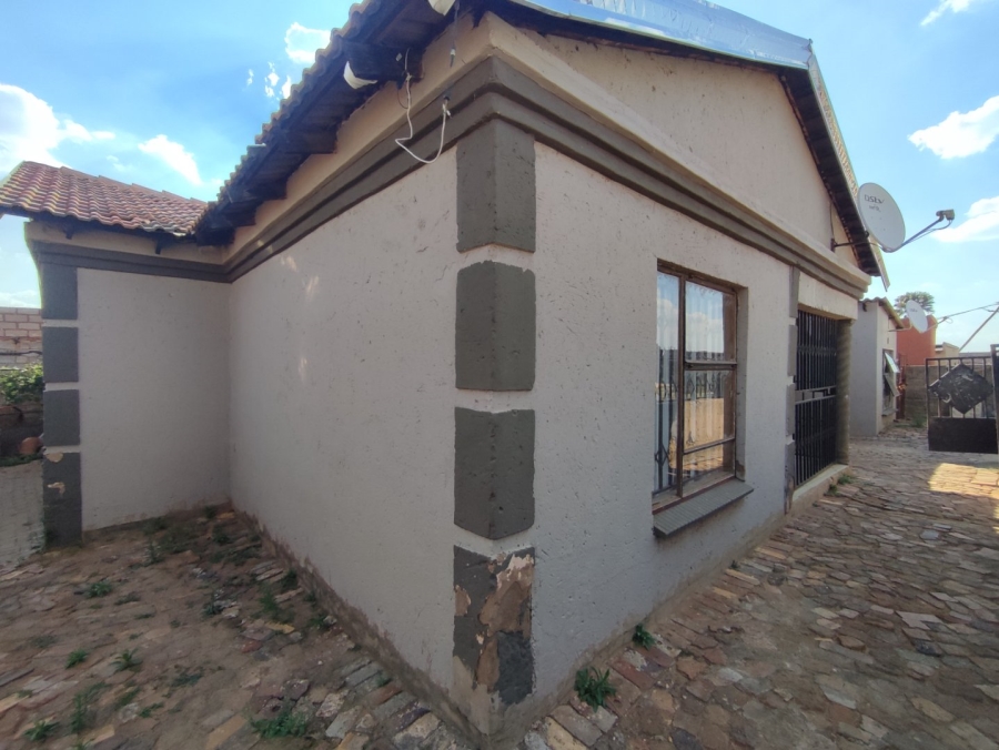  Bedroom Property for Sale in Langaville Gauteng