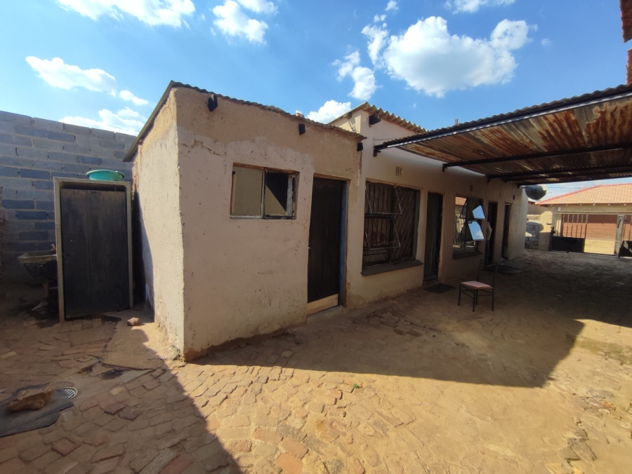  Bedroom Property for Sale in Langaville Gauteng