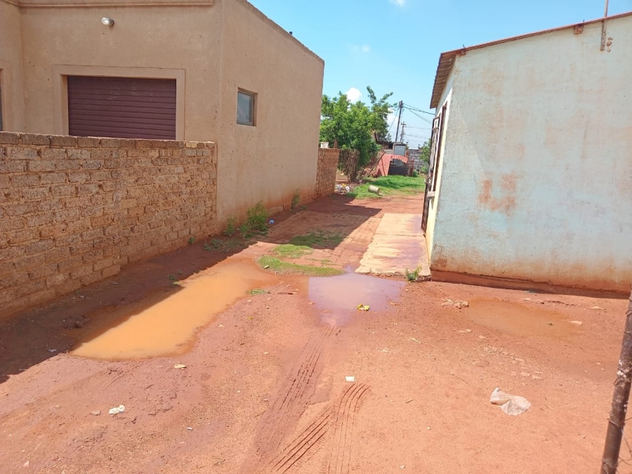 2 Bedroom Property for Sale in Etwatwa Gauteng