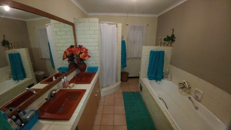 To Let 4 Bedroom Property for Rent in Valhalla Gauteng