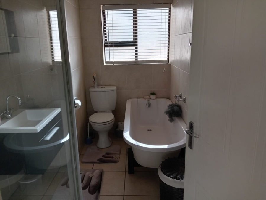 2 Bedroom Property for Sale in Winchester Hills Gauteng