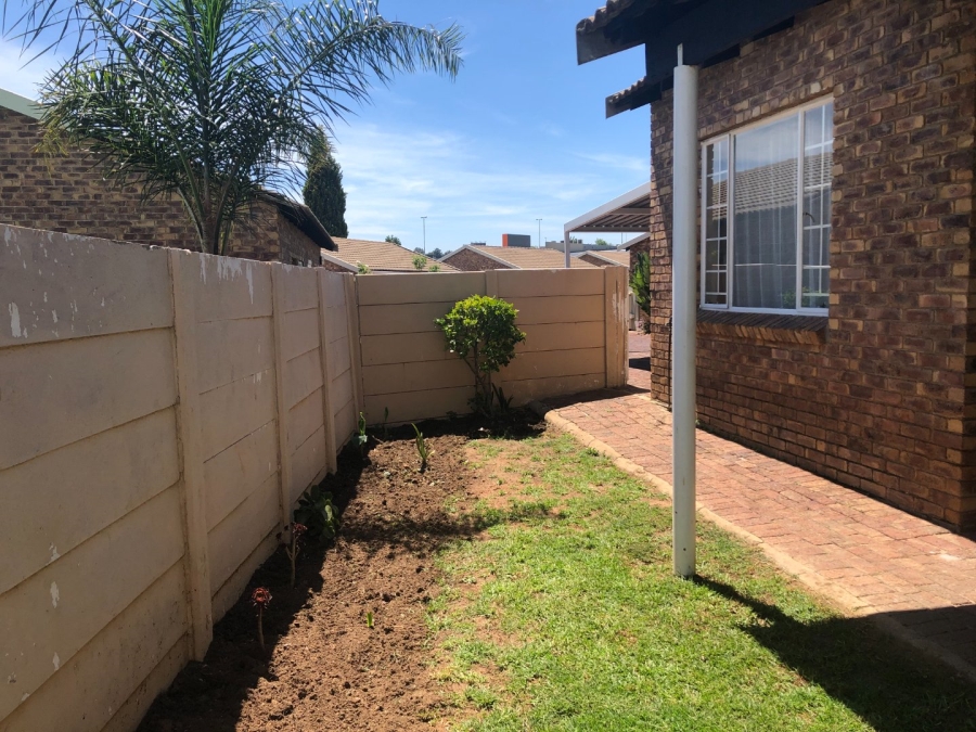 To Let 2 Bedroom Property for Rent in Allens Nek Gauteng