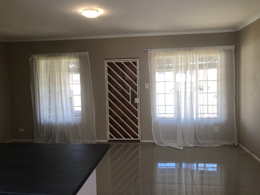 To Let 2 Bedroom Property for Rent in Allens Nek Gauteng