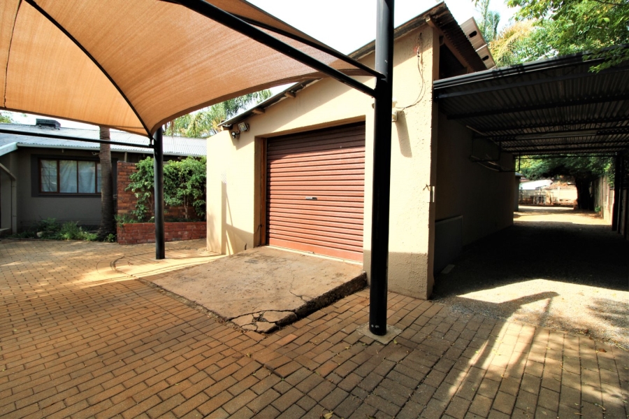 To Let 6 Bedroom Property for Rent in Valhalla Gauteng