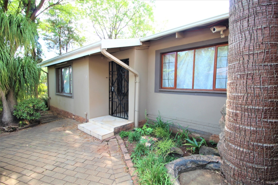 To Let 6 Bedroom Property for Rent in Valhalla Gauteng