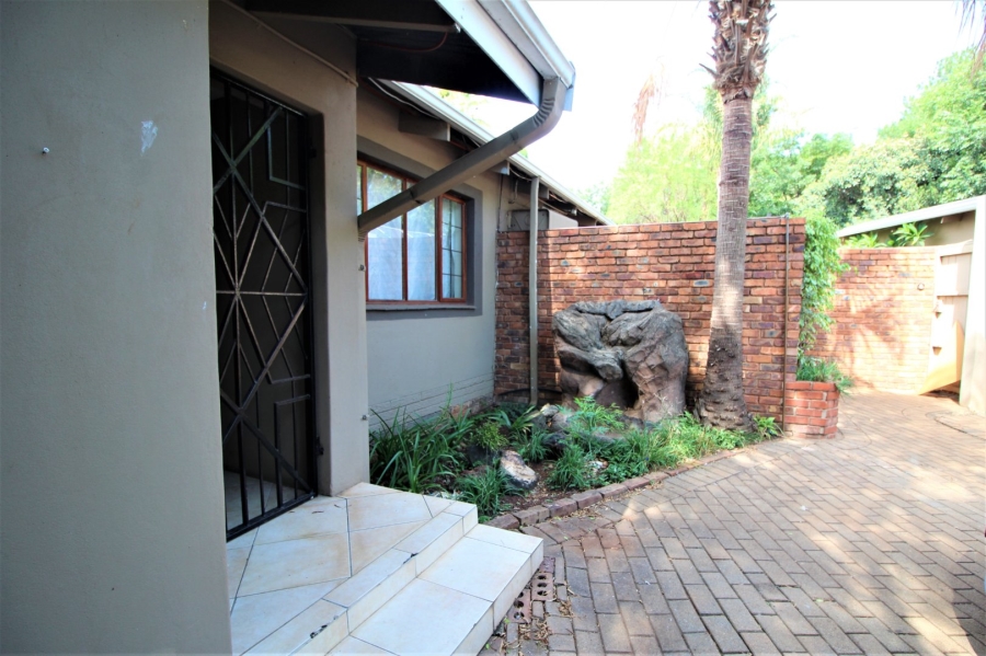 To Let 6 Bedroom Property for Rent in Valhalla Gauteng