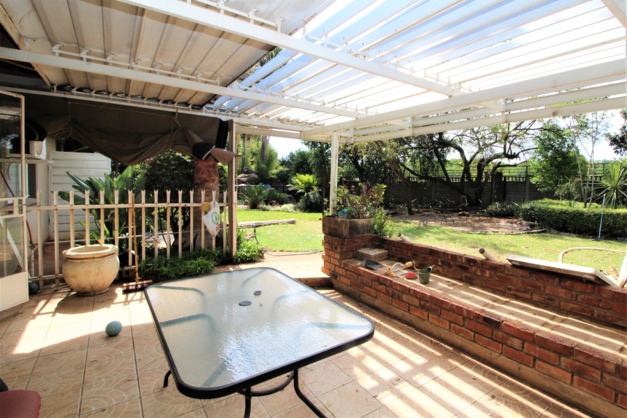 To Let 6 Bedroom Property for Rent in Valhalla Gauteng