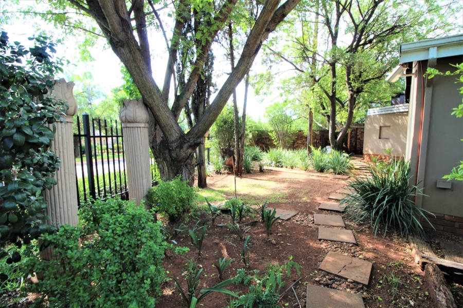 To Let 6 Bedroom Property for Rent in Valhalla Gauteng