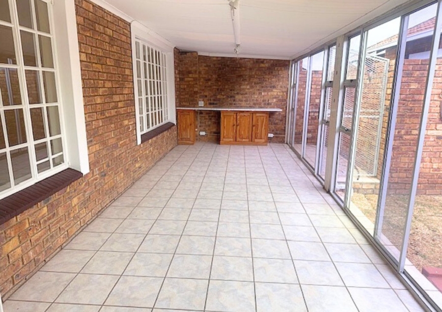 2 Bedroom Property for Sale in Wilro Park Gauteng