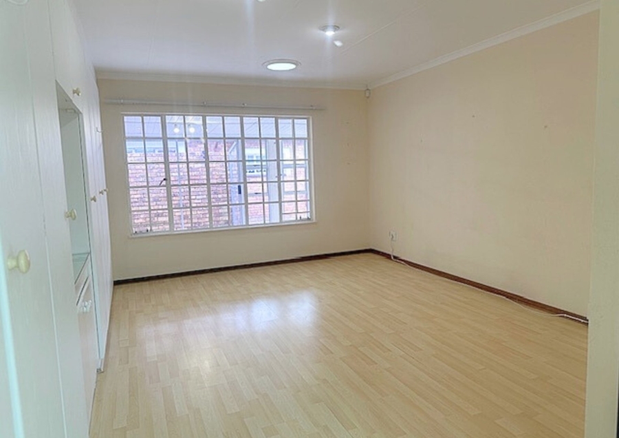 2 Bedroom Property for Sale in Wilro Park Gauteng