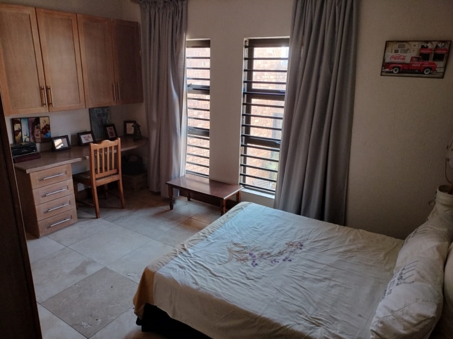 5 Bedroom Property for Sale in Ninapark Gauteng