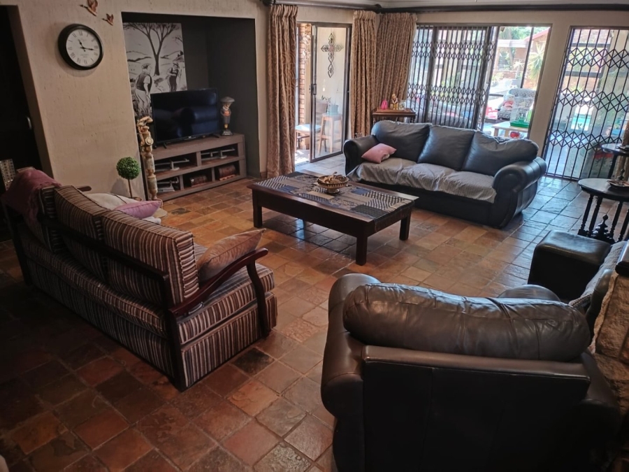 5 Bedroom Property for Sale in Ninapark Gauteng