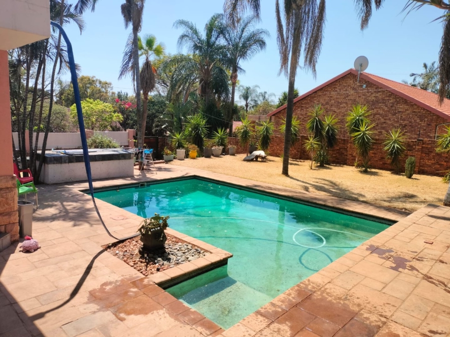 5 Bedroom Property for Sale in Ninapark Gauteng