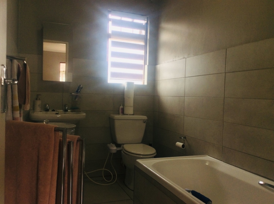 2 Bedroom Property for Sale in Verwoerdpark Gauteng