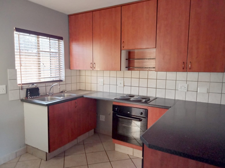 To Let 2 Bedroom Property for Rent in Vorna Valley Gauteng