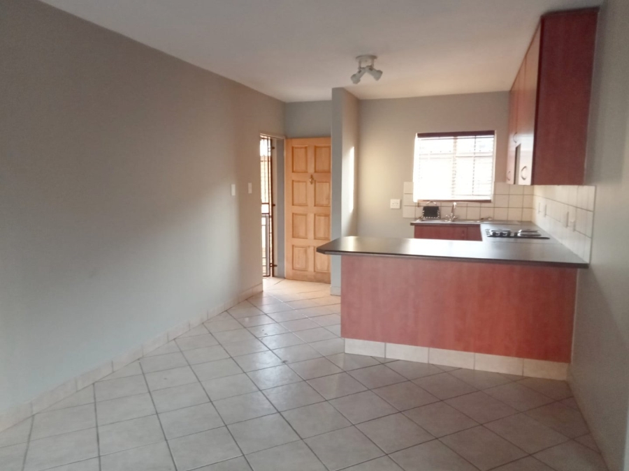 To Let 2 Bedroom Property for Rent in Vorna Valley Gauteng