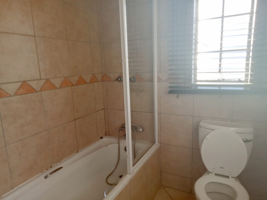 To Let 2 Bedroom Property for Rent in Vorna Valley Gauteng