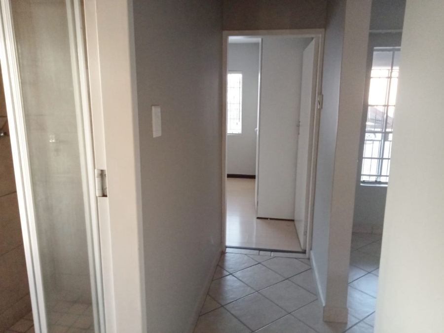 To Let 2 Bedroom Property for Rent in Vorna Valley Gauteng