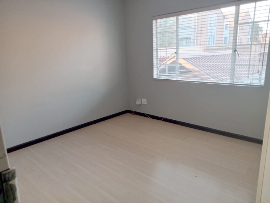 To Let 2 Bedroom Property for Rent in Vorna Valley Gauteng