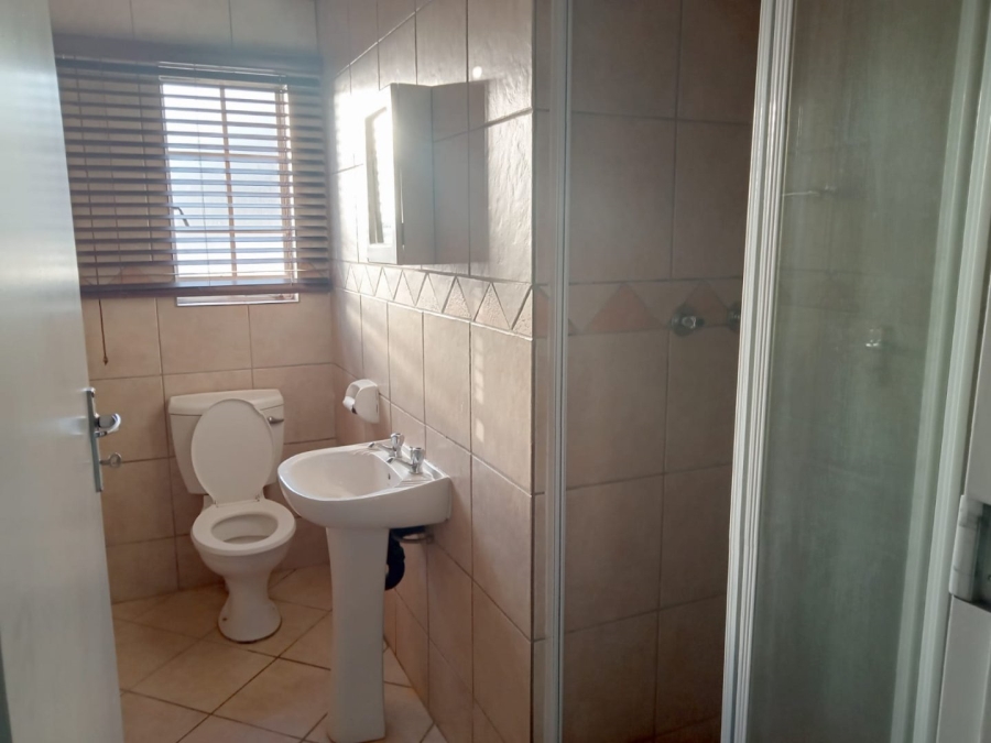 To Let 2 Bedroom Property for Rent in Vorna Valley Gauteng