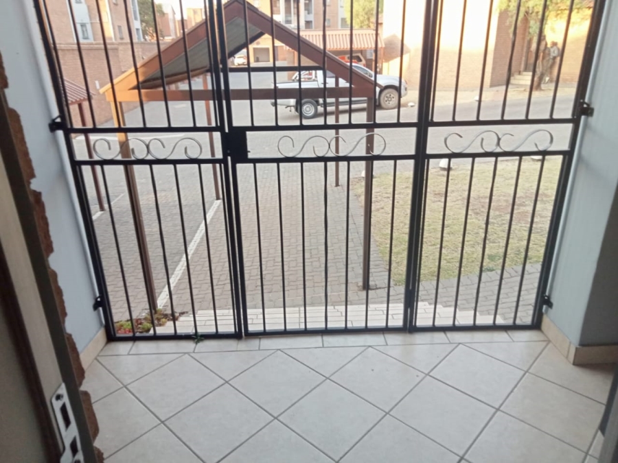 To Let 2 Bedroom Property for Rent in Vorna Valley Gauteng