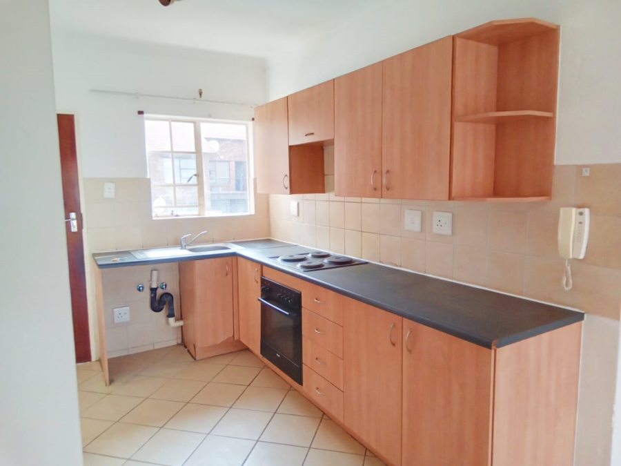 To Let 2 Bedroom Property for Rent in Vorna Valley Gauteng