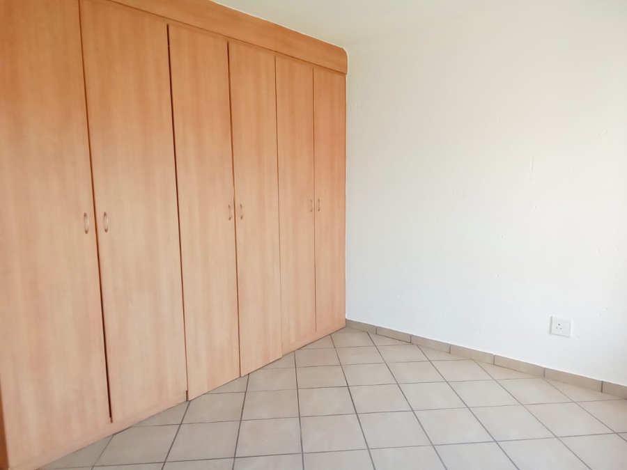 To Let 2 Bedroom Property for Rent in Vorna Valley Gauteng