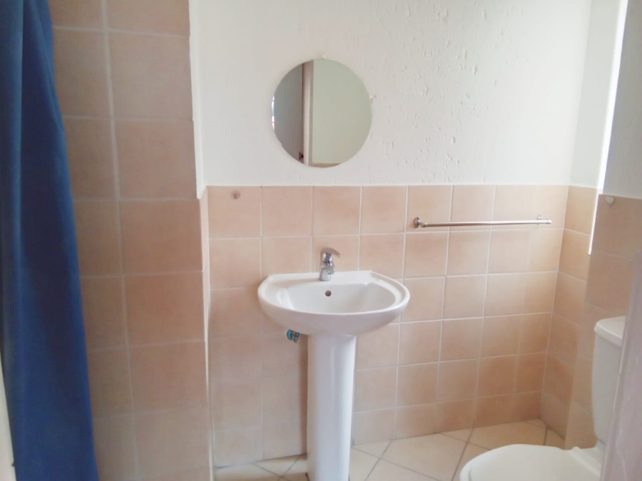 To Let 2 Bedroom Property for Rent in Vorna Valley Gauteng