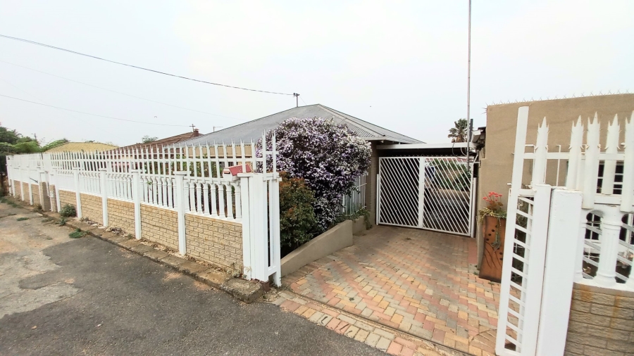 4 Bedroom Property for Sale in Symhurst Gauteng