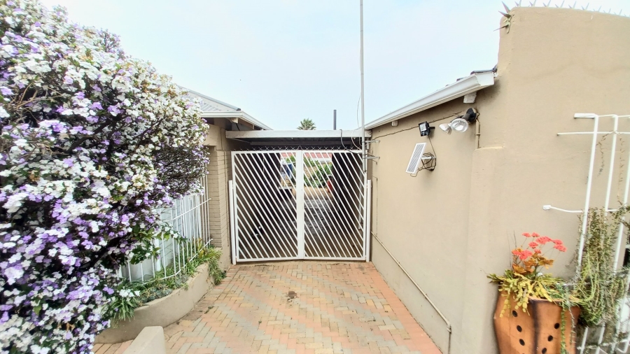 4 Bedroom Property for Sale in Symhurst Gauteng