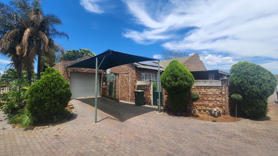 2 Bedroom Property for Sale in Doornpoort Gauteng