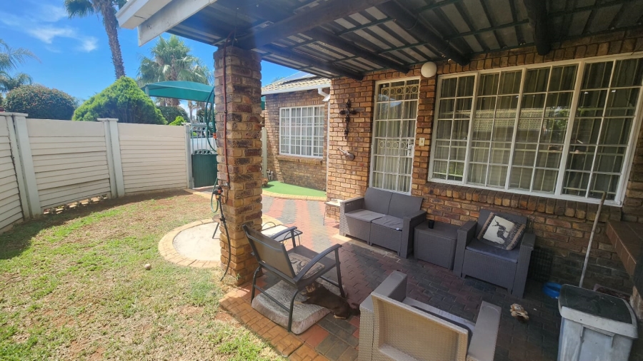 2 Bedroom Property for Sale in Doornpoort Gauteng