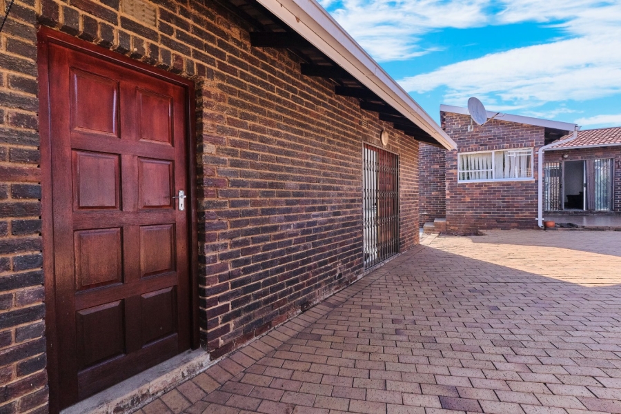 3 Bedroom Property for Sale in Allens Nek Gauteng