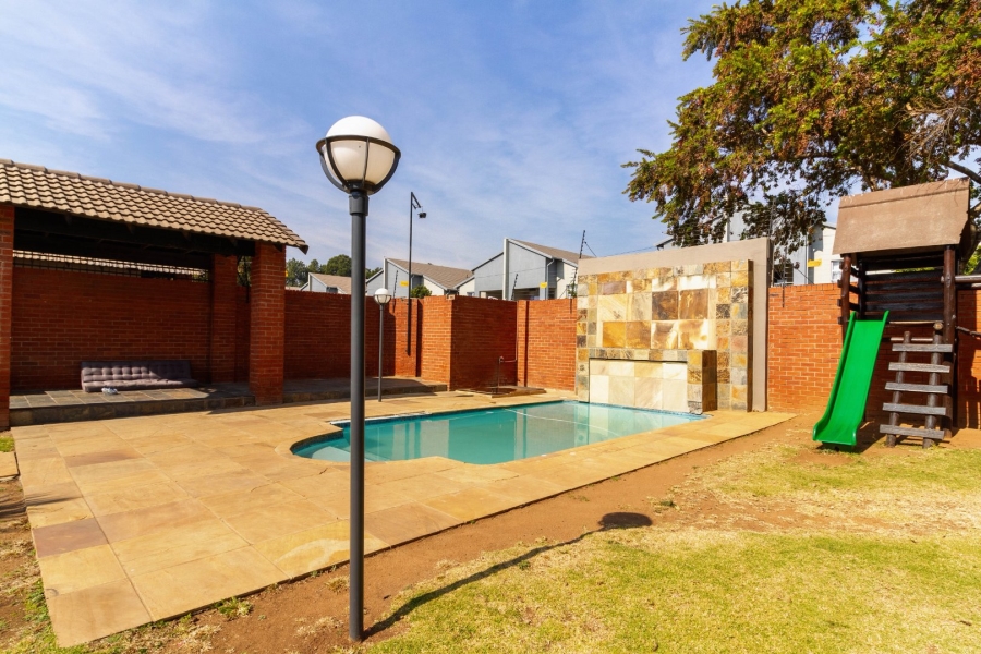 2 Bedroom Property for Sale in North Riding Gauteng