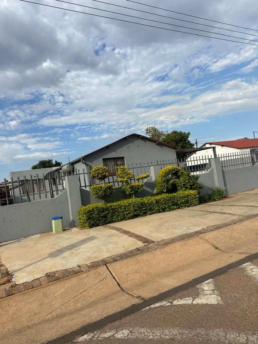 2 Bedroom Property for Sale in Tembisa Central Gauteng