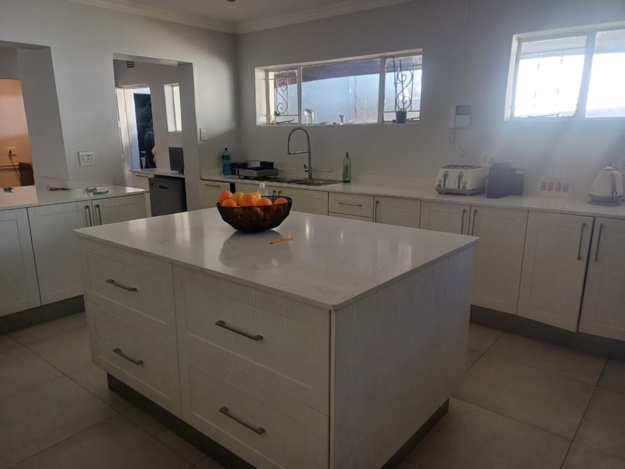 5 Bedroom Property for Sale in Houghton Estate Gauteng