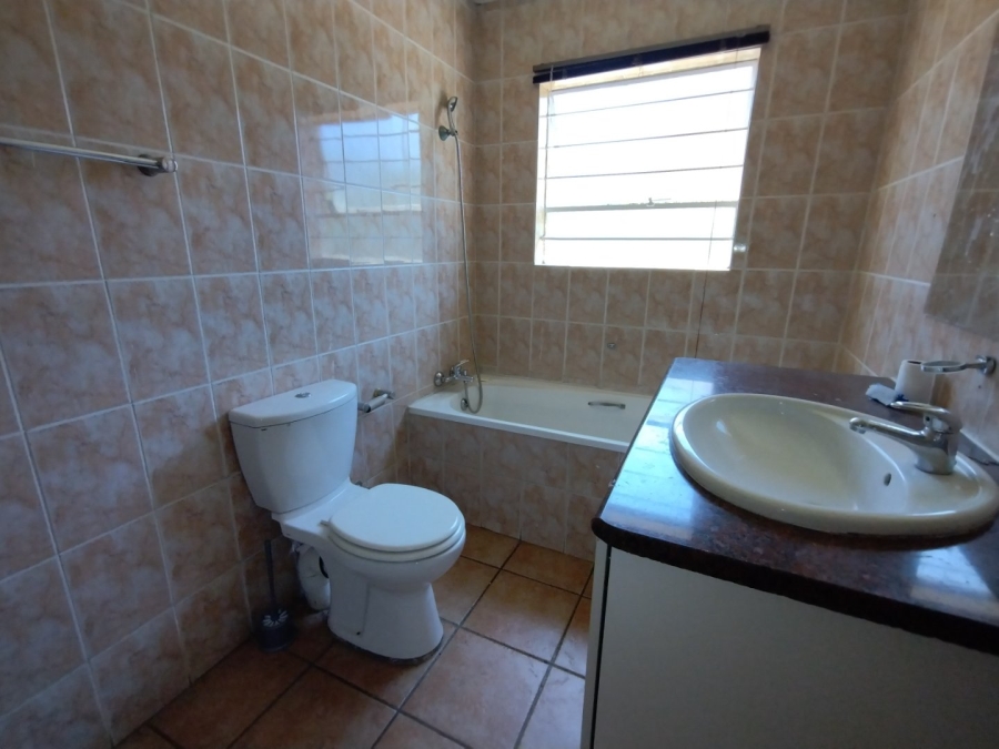 To Let 4 Bedroom Property for Rent in Oakdene Gauteng