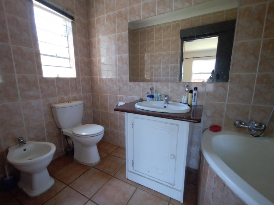 To Let 4 Bedroom Property for Rent in Oakdene Gauteng