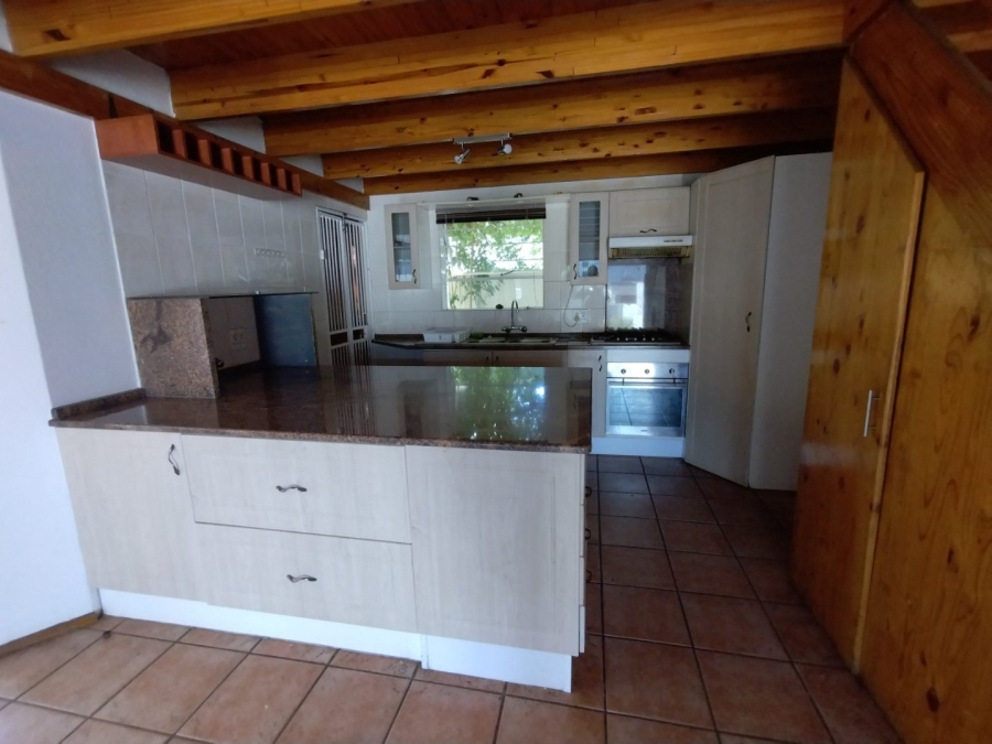 To Let 4 Bedroom Property for Rent in Oakdene Gauteng