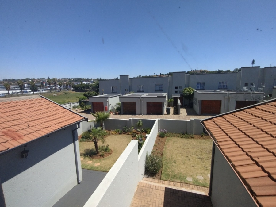 To Let 4 Bedroom Property for Rent in Oakdene Gauteng